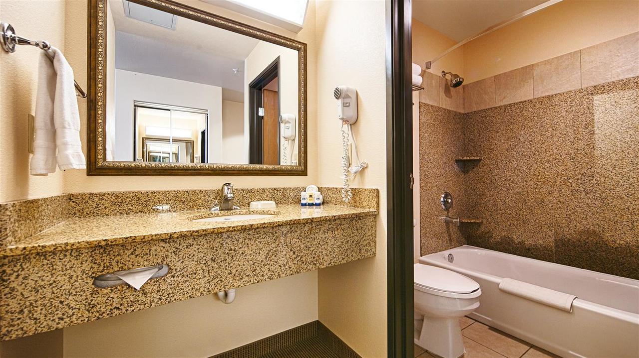 Best Western Territorial Inn And Suites Bloomfield Exterior photo
