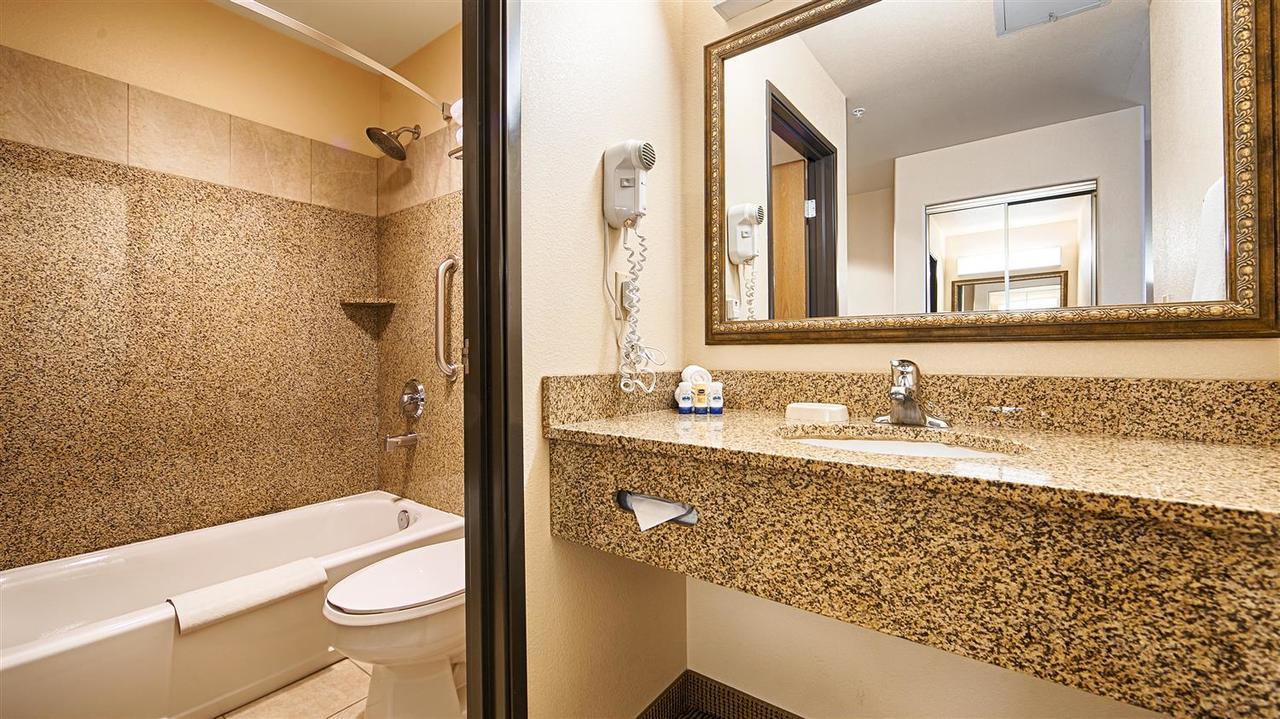 Best Western Territorial Inn And Suites Bloomfield Exterior photo